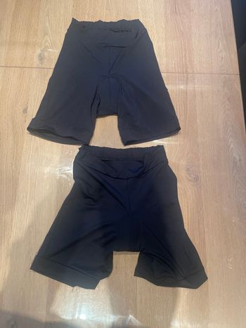 Lot de deux cyclistes