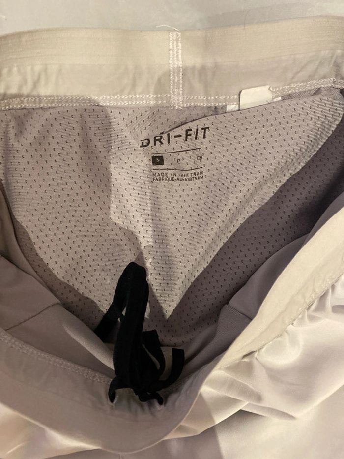Short nike S - photo numéro 3
