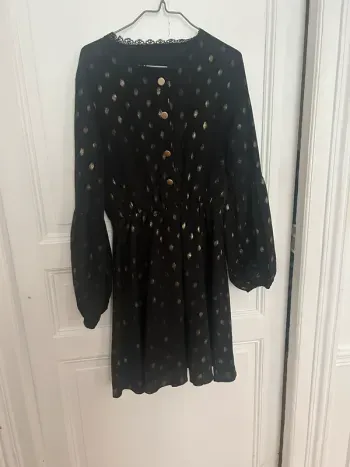 Robe avec dore et dentelle