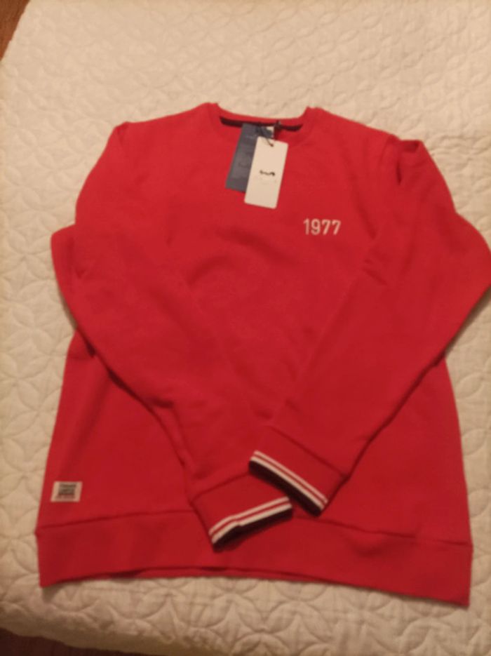 Sweat Cyrillus 14 ans neuf