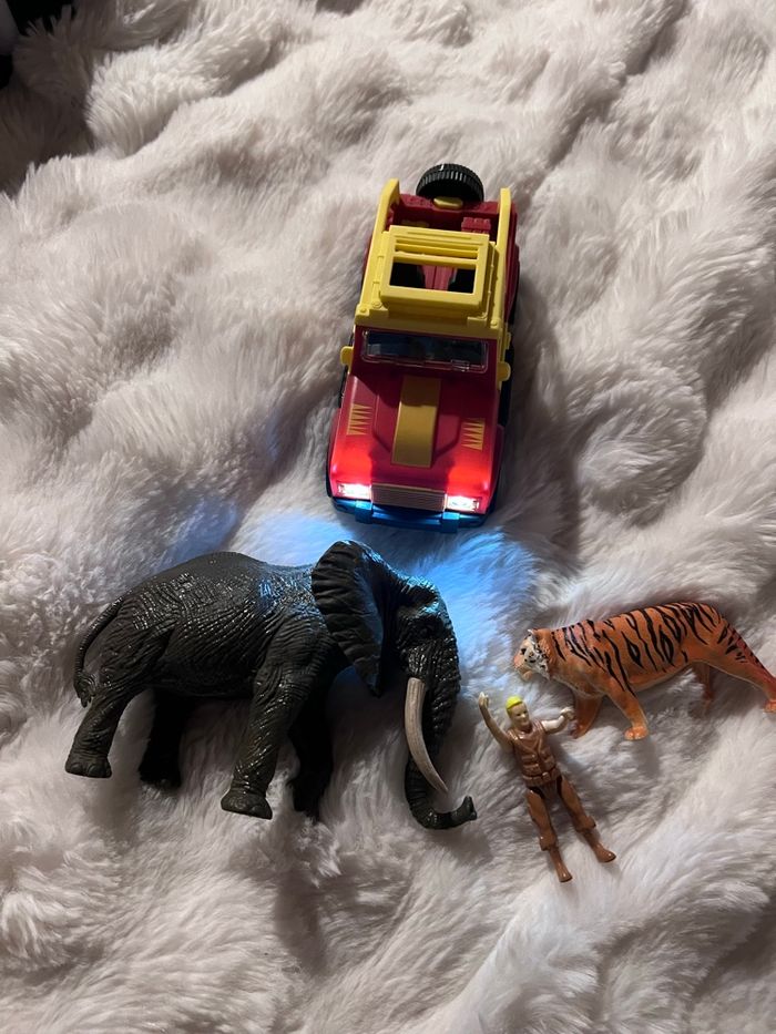 Lot jouet safari voiture et figurine - photo numéro 2