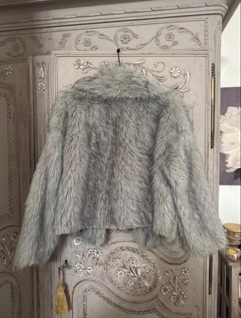 Manteau en fausse fourrure 