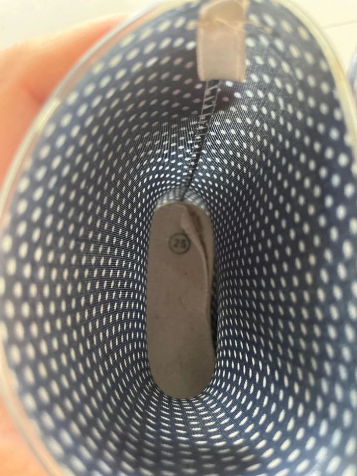Bottes en plastique pointure 25 - photo numéro 3