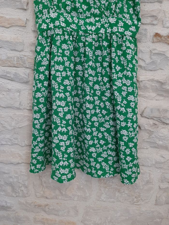 Robe d été verte et blanche "Shein" taille S (36) en très bon etat - photo numéro 3