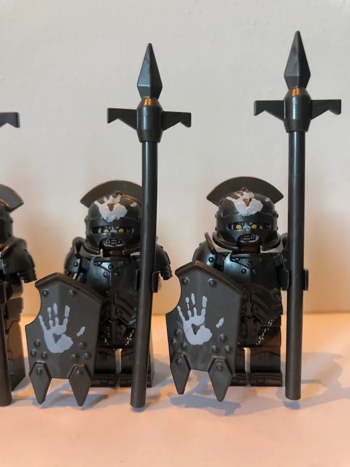 Figurine type lego 5 Orcs lanciers. le seigneur des anneaux - photo numéro 2