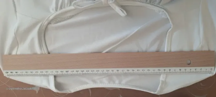 Joli haut blanc neuf - photo numéro 3