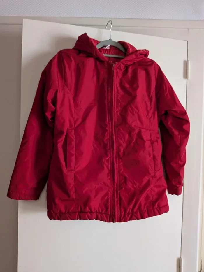 Manteau rouge 9/10 ans