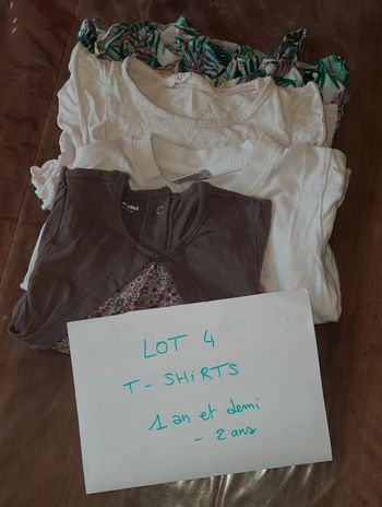 Lot 4 t shirt 18-24 mois