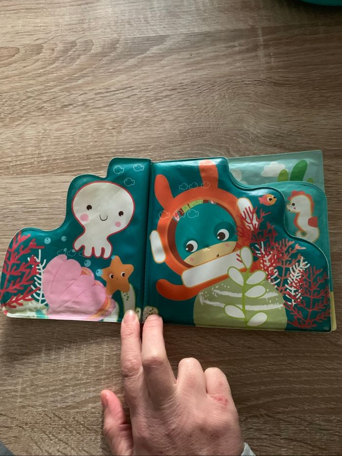 Lot de 4 jouets de bain + 1 livre + 1 filet de rangement à ventouses - photo numéro 7
