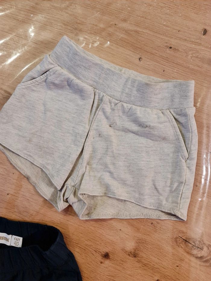 Lot 2 shorts 4 ans - photo numéro 3