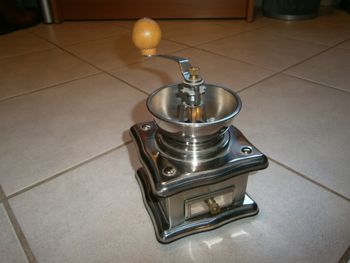 Moulin à café manuel chromé NEUF