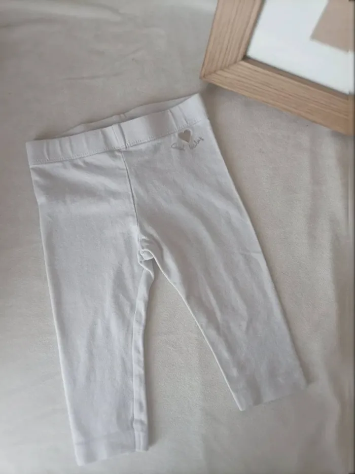 Lot 3 leggings et un short blanc fille 6 mois - photo numéro 4