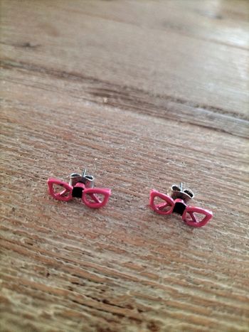 Boucles d'oreilles lunettes roses
