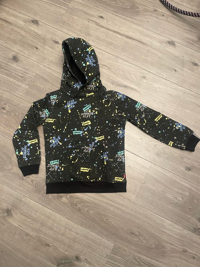 Sweat Lévis 6 ans /116 centimètres stylé graffiti