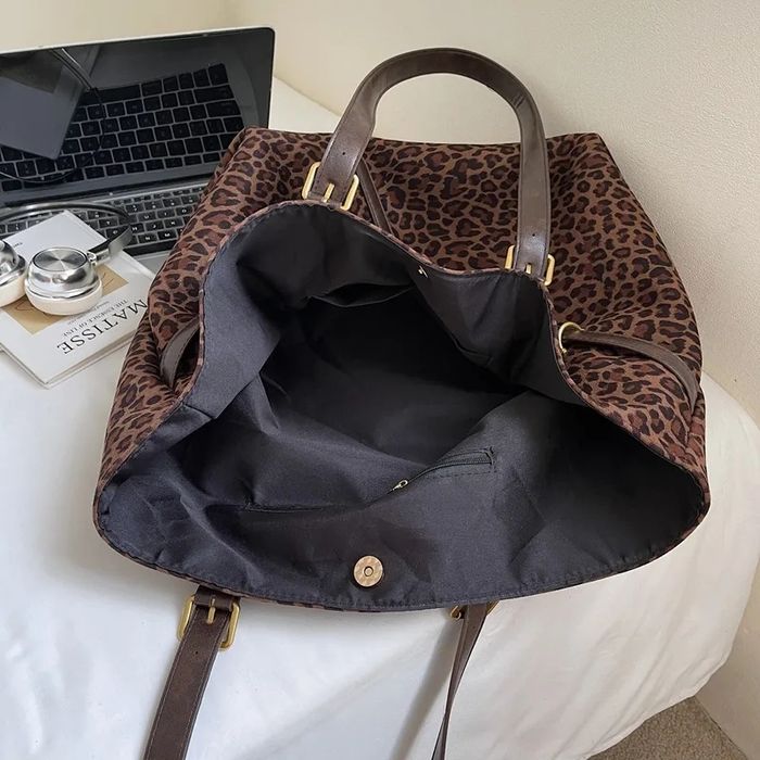 Sac fourre-tout en suédine imprimé léopard tendance - photo numéro 3