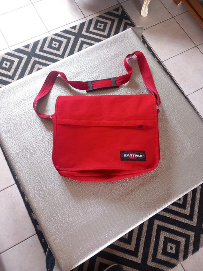 Sac en bandoulière eastpak rouge