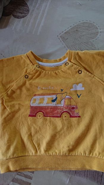 Pull garçon 9 mois en bon état