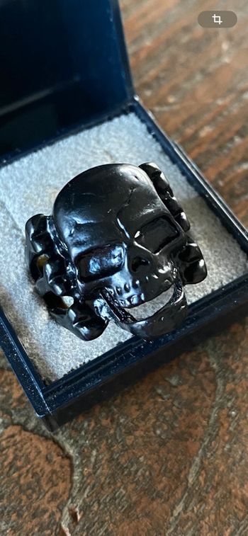 Magnifique bague noire  , gothique , taille 64