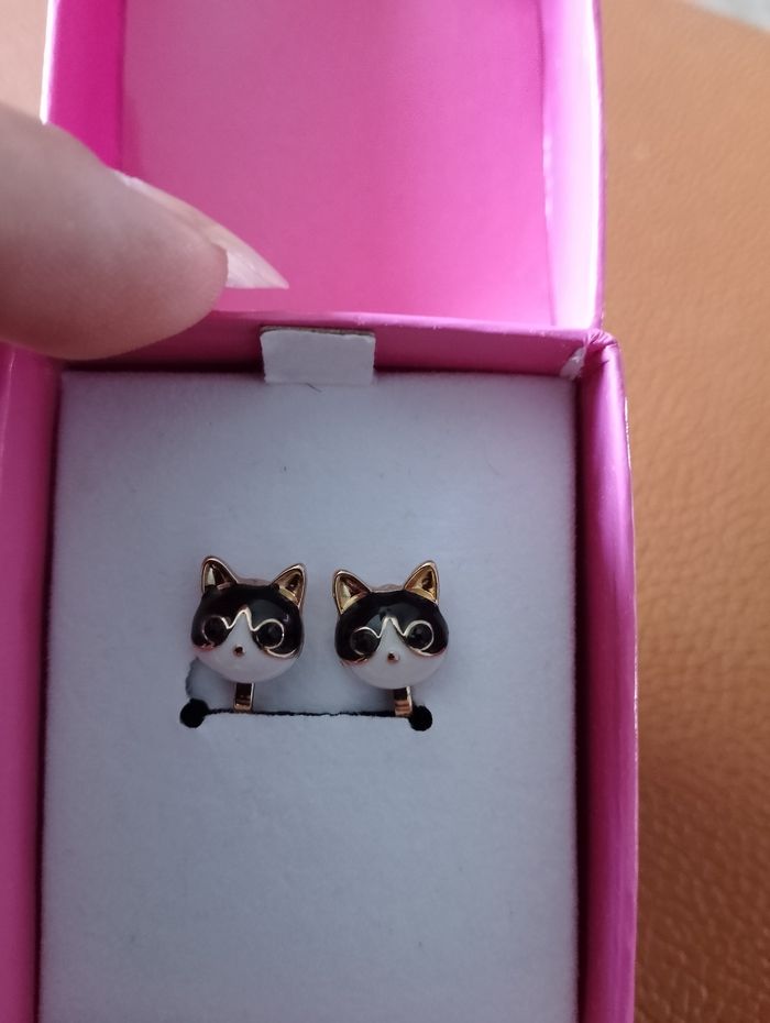 Boucles d'oreilles chats 🐱 neuves - photo numéro 3