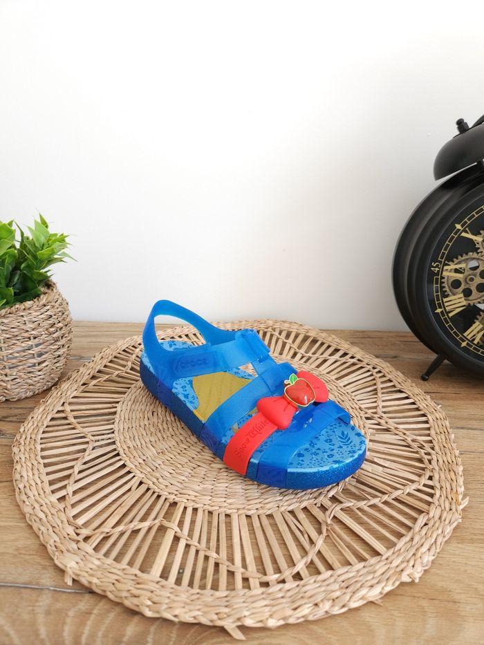 Sandales de bain Blanche Neige Crocs Pointure 34/35 - photo numéro 2