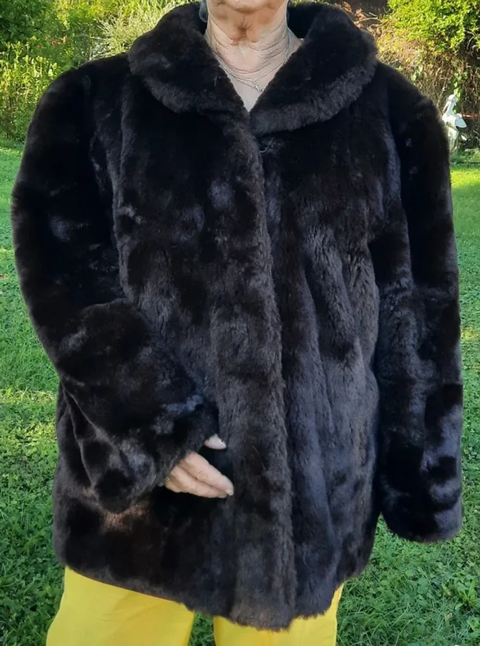 Veste en fausse fourrure noire – Taille 40