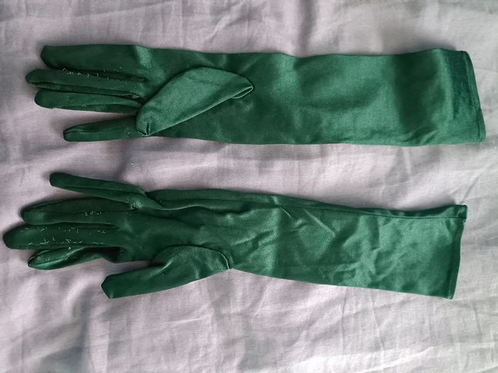 Culotte Cutie et noeuds rouge + gants noirs - photo numéro 10