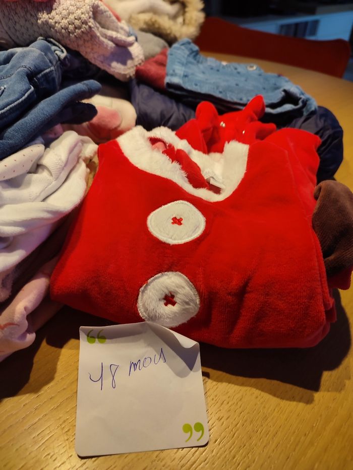 Lot de vêtements fille 18 mois propres, repassés et pliés - photo numéro 2