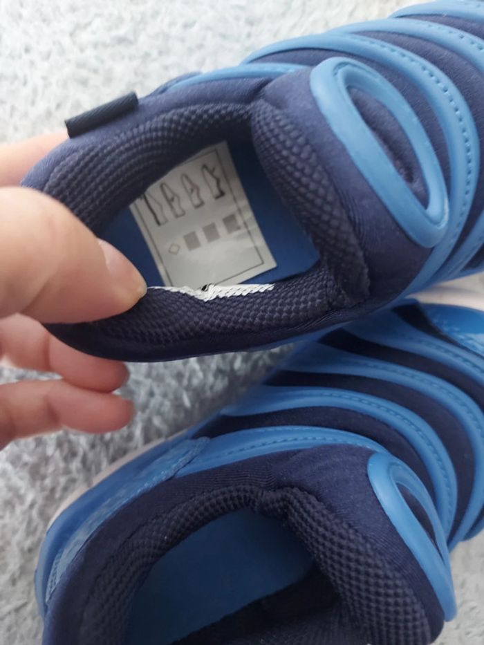 Baskets Nike taille 23,5 neuve - photo numéro 5