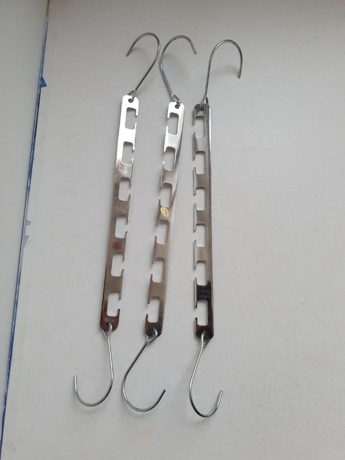 Lot de 3 cintres 6 crochets  en acier