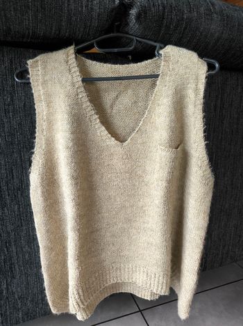 Petit pull col V sans manche