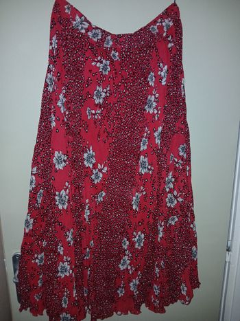 Jupe fleurie rouge
