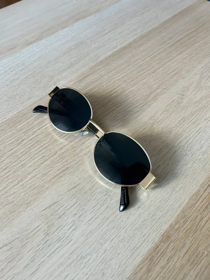 Lunette de soleil dorée en excellent état - photo numéro 2