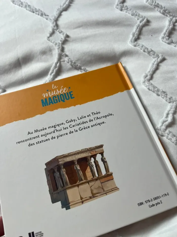 livre hachette jeunesse les cariatides de l’acropole - photo numéro 2