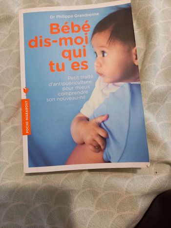 Livre "bébé dis moi qui tu es"