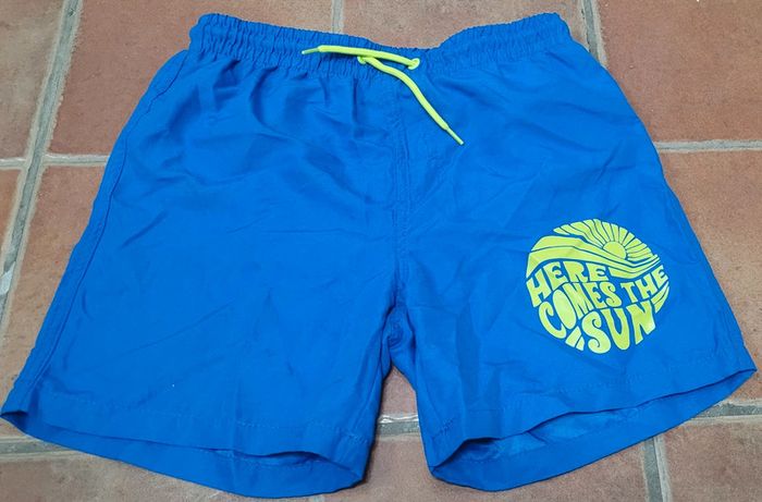 Short de bain neuf avec étiquette 8/10 ans
