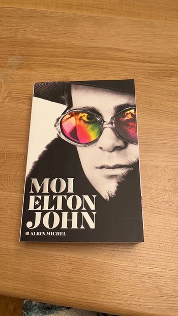 Livre elton john neuf