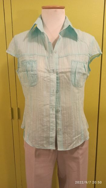 Chemise très centré un petit peut trasparent