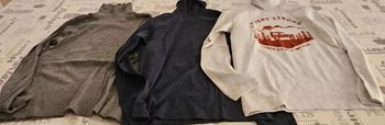 Vend 3 pulls a col roulé, 2 tee-shirts manches longues  garçons 10 ans