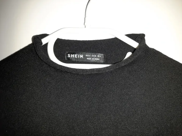 Pull noir S Shein - photo numéro 3