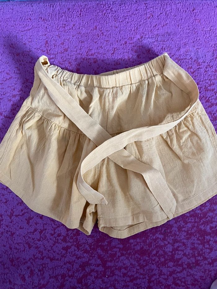 Ensemble haut et short, couleur moutarde