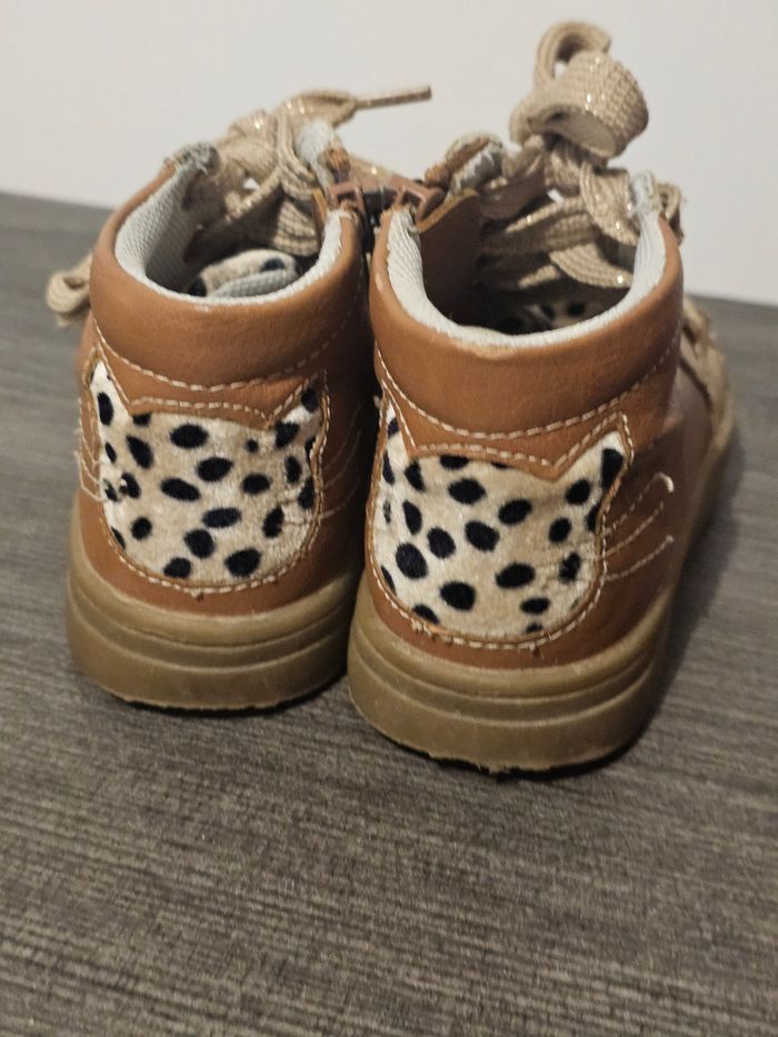 Chaussures t 23 - photo numéro 2