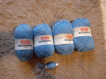 Lot 4 pelotes Adriafil