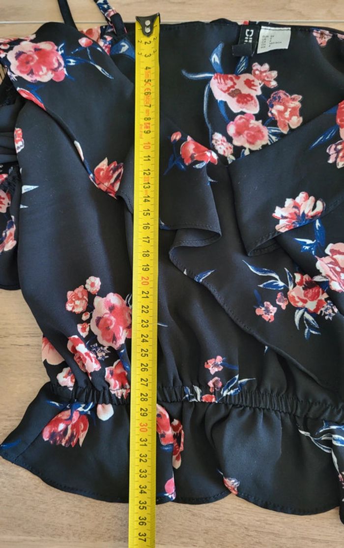 Top court crop top épaules dénudées fleuri noir H&M Taille 34 - photo numéro 12