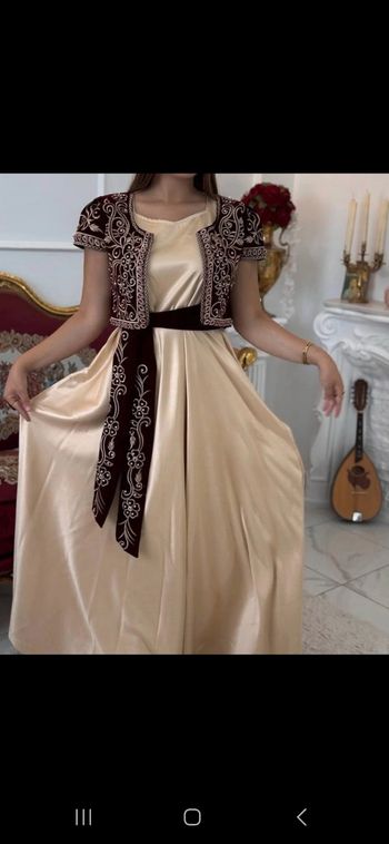Robe orientale brodée sa