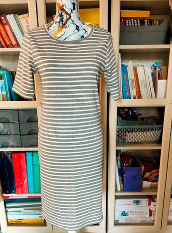 Robe b.young rayée gris et blanc, 23% viscose, coupe droite, allure casual chic