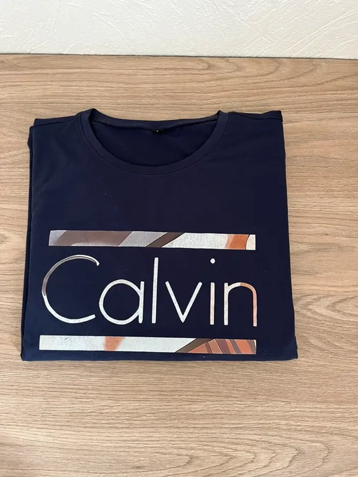 T-shirt bleu imprimé tendance