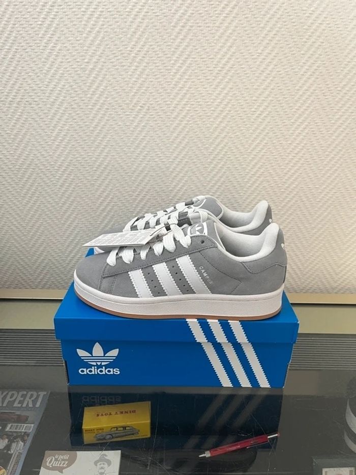 Baskets Adidas Campus grises 42