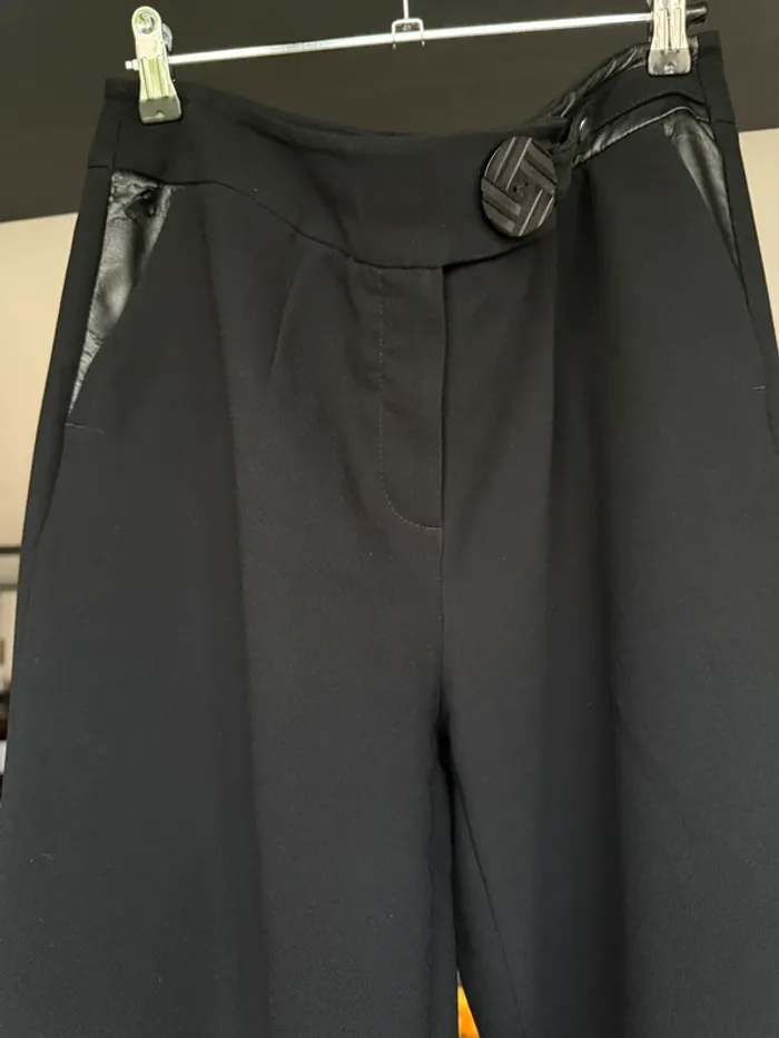 Pantalon noir coupe droite un jour ailleurs - photo numéro 6