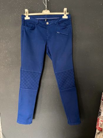 Pantalon bleu dur detail genou