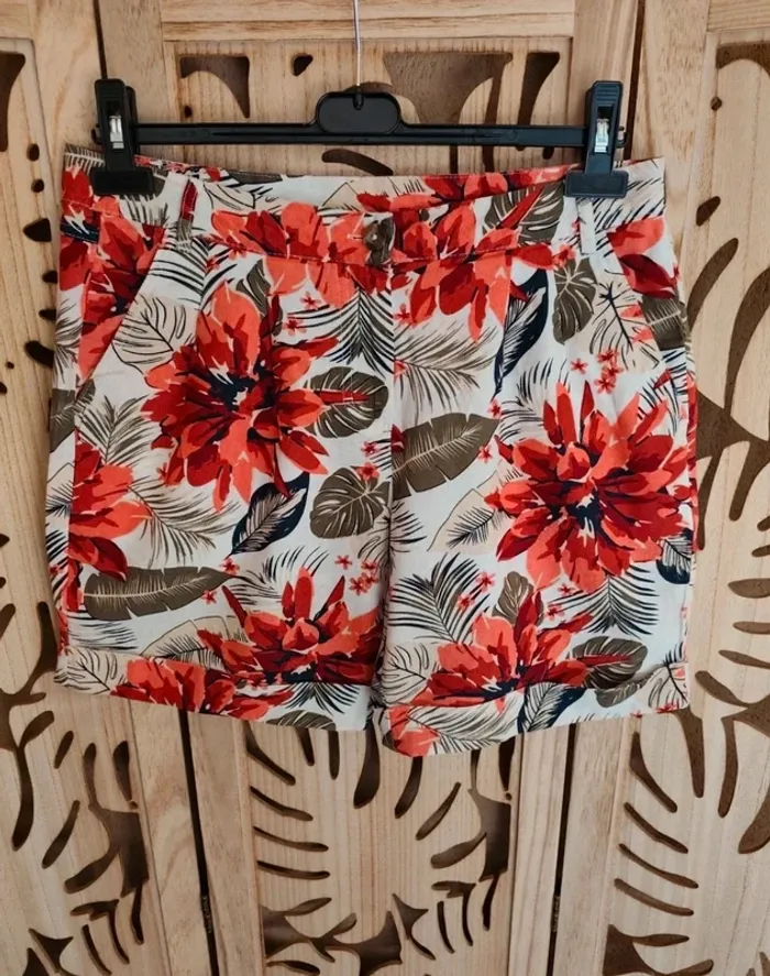 Short à revers imprimé fleuri T 40 Esmara